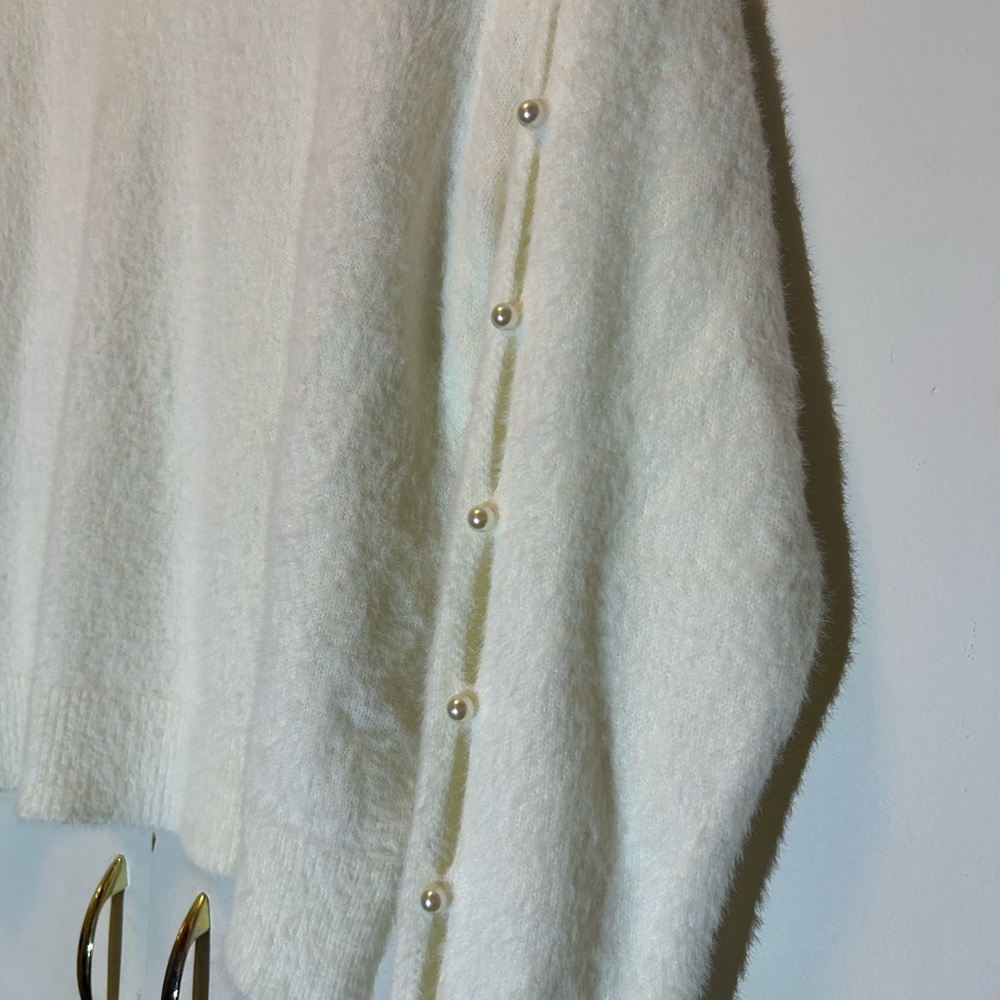 Chic nikkak Cream Women's Crew Neck Sweater - Picture 5 of 12